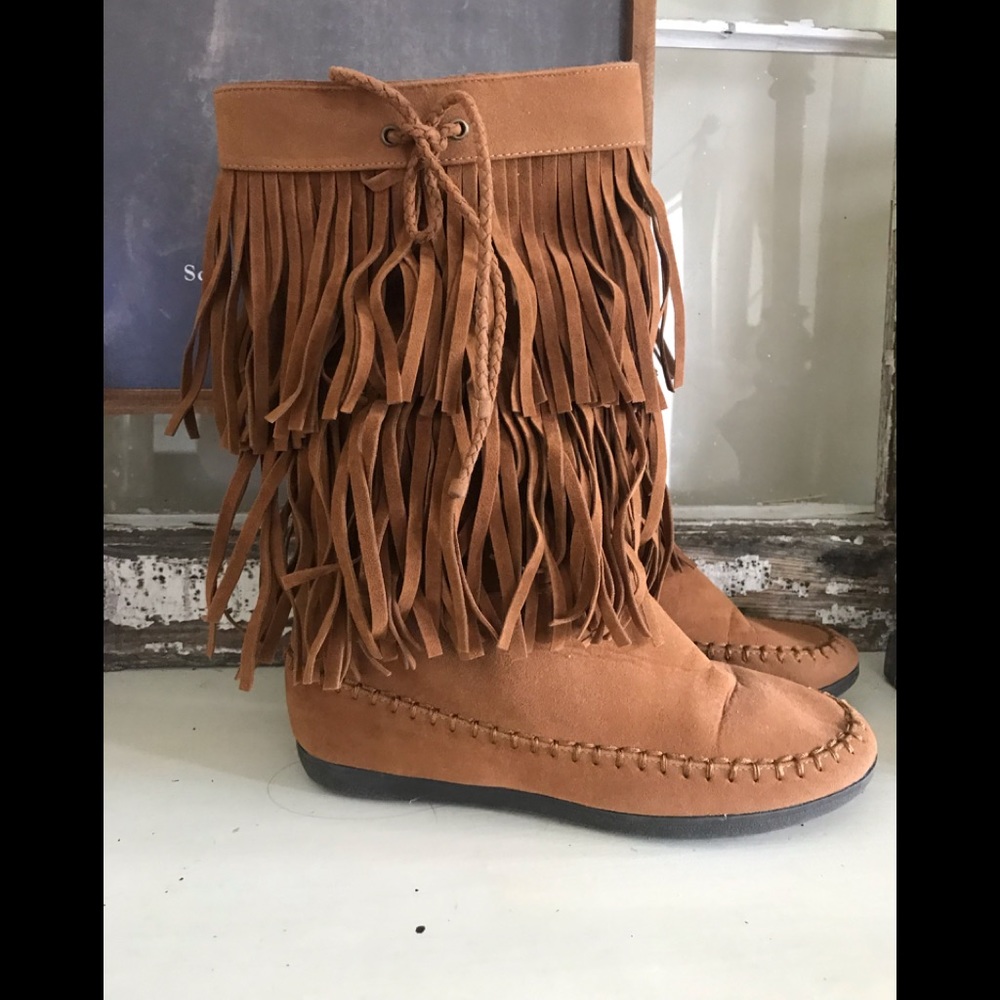Women’s Sugar size 8 Fringe Boots